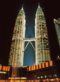 Rompecabezas Twin Towers, Malaysia Brilla En La Obscuridad 500 Piezas Tomax - 1