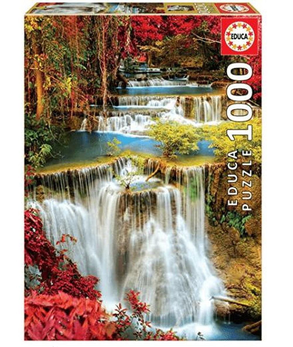 CASCADA EN BOSQUE PROFUNDO